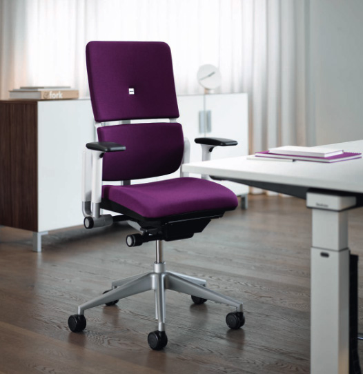 Photo of the Steelcase Please chair