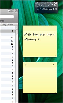Screenshot showing two sticky notes on the desktop